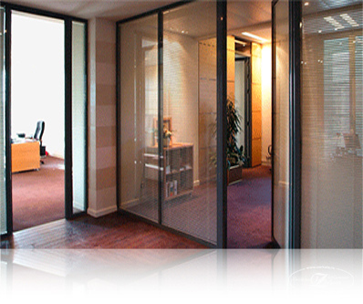 Офисная перегородка с жалюзи вход в приемную